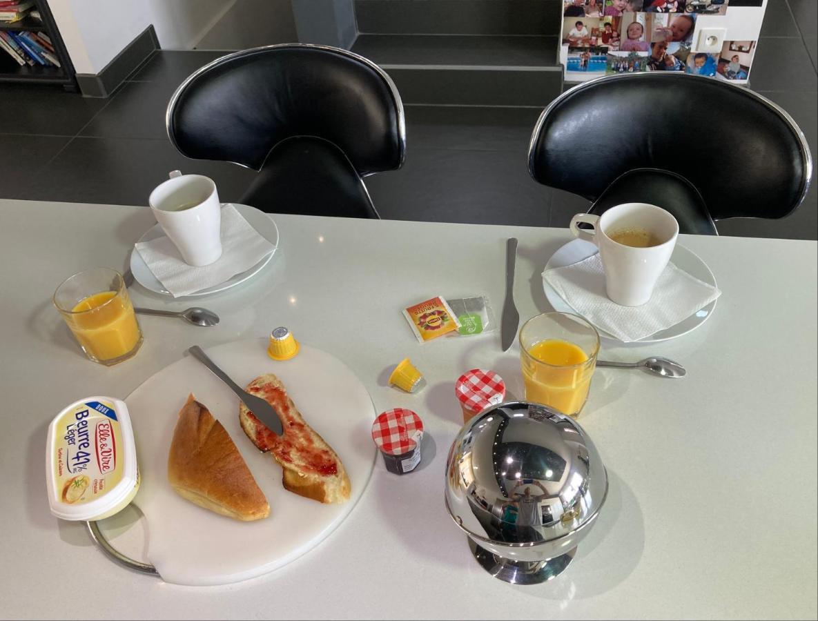 B&B Chez L'Habitant Chambre Privative Sur La Route Des Vins Tv Parking Box Velo Issenheim المظهر الخارجي الصورة