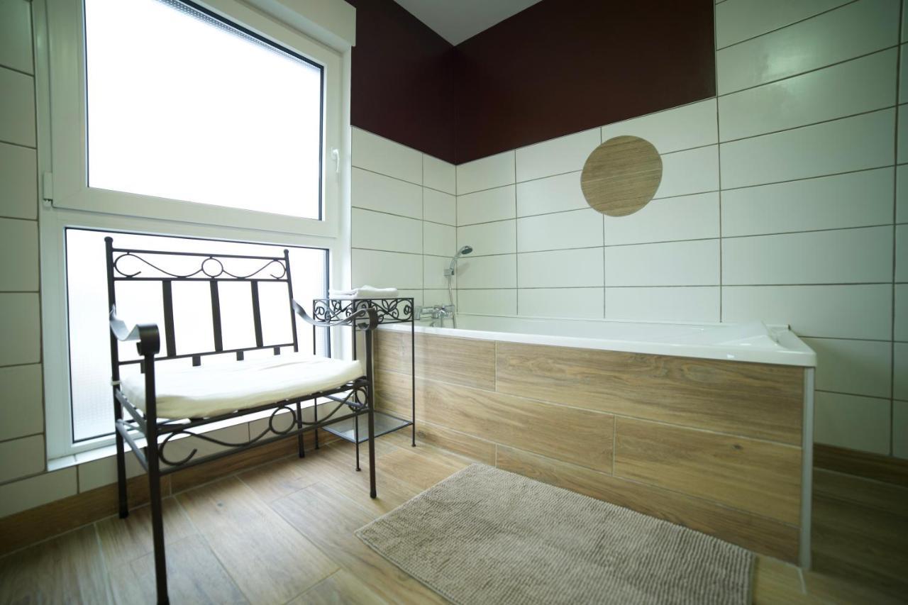 B&B Chez L'Habitant Chambre Privative Sur La Route Des Vins Tv Parking Box Velo Issenheim المظهر الخارجي الصورة