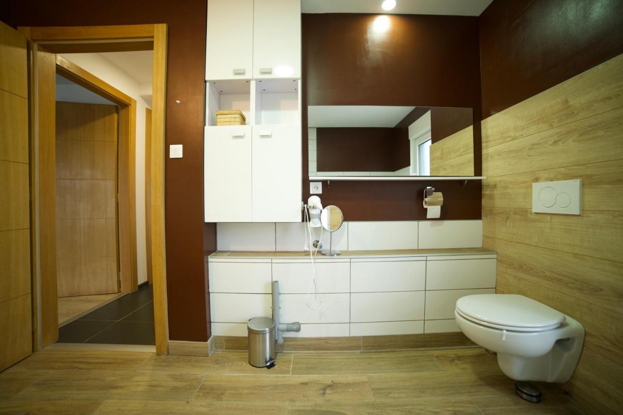 B&B Chez L'Habitant Chambre Privative Sur La Route Des Vins Tv Parking Box Velo Issenheim المظهر الخارجي الصورة
