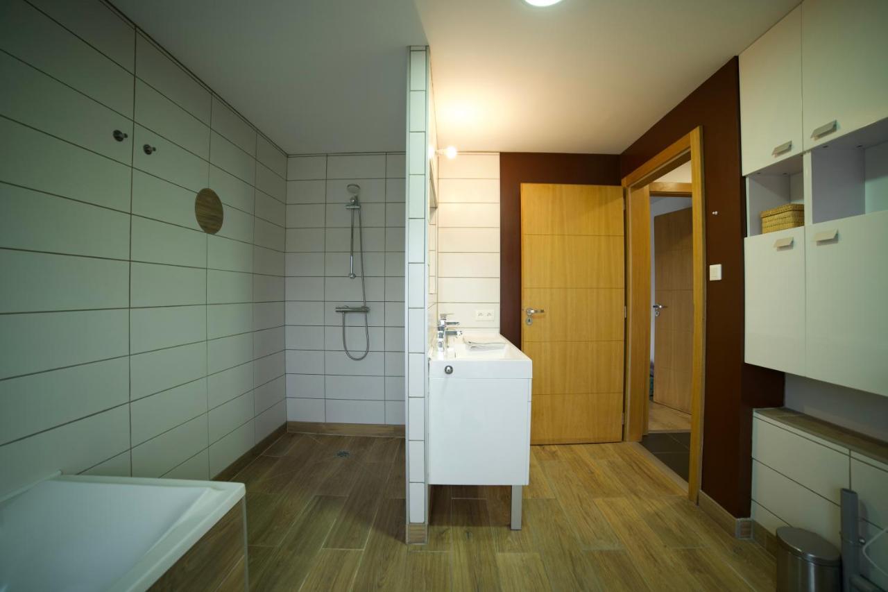 B&B Chez L'Habitant Chambre Privative Sur La Route Des Vins Tv Parking Box Velo Issenheim المظهر الخارجي الصورة