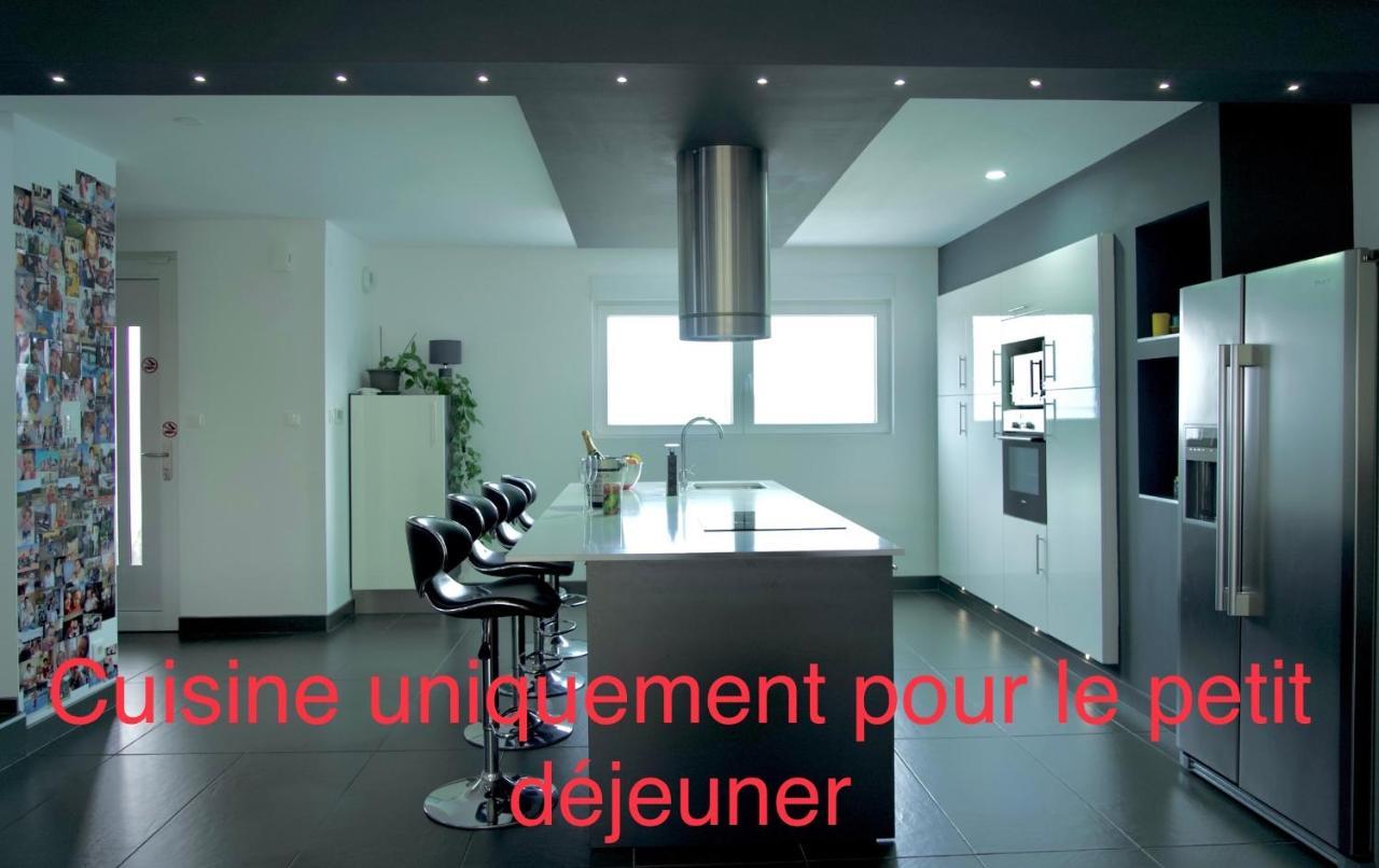 B&B Chez L'Habitant Chambre Privative Sur La Route Des Vins Tv Parking Box Velo Issenheim المظهر الخارجي الصورة